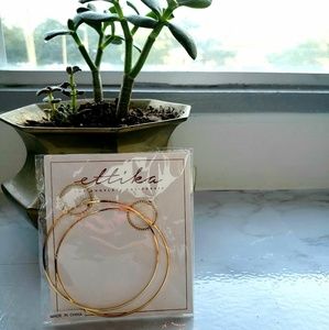 NWT Ettika Hold Double Hoop Earrings